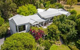 Spacious Retreat With Ocean Views